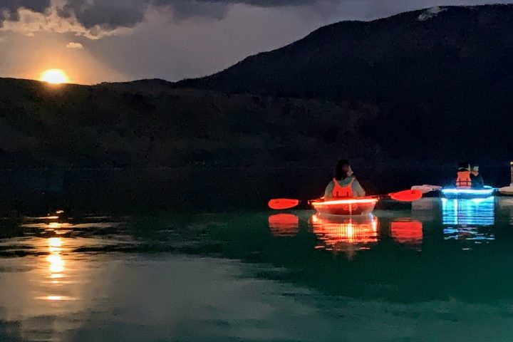 a small boat in a body of water